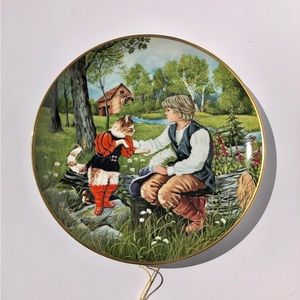 VINTAGE "PUSS IN THE BOOTS" COLLECTOR PLATE from "KAISER" by GERDA NEUBACHER.